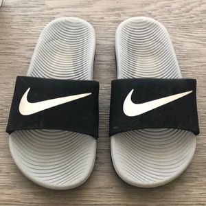 Nike slides size 1Y. Excellent Condition